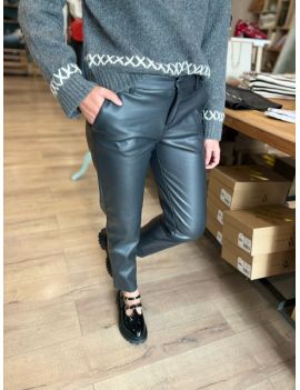 Pantalon en simili cuir noir